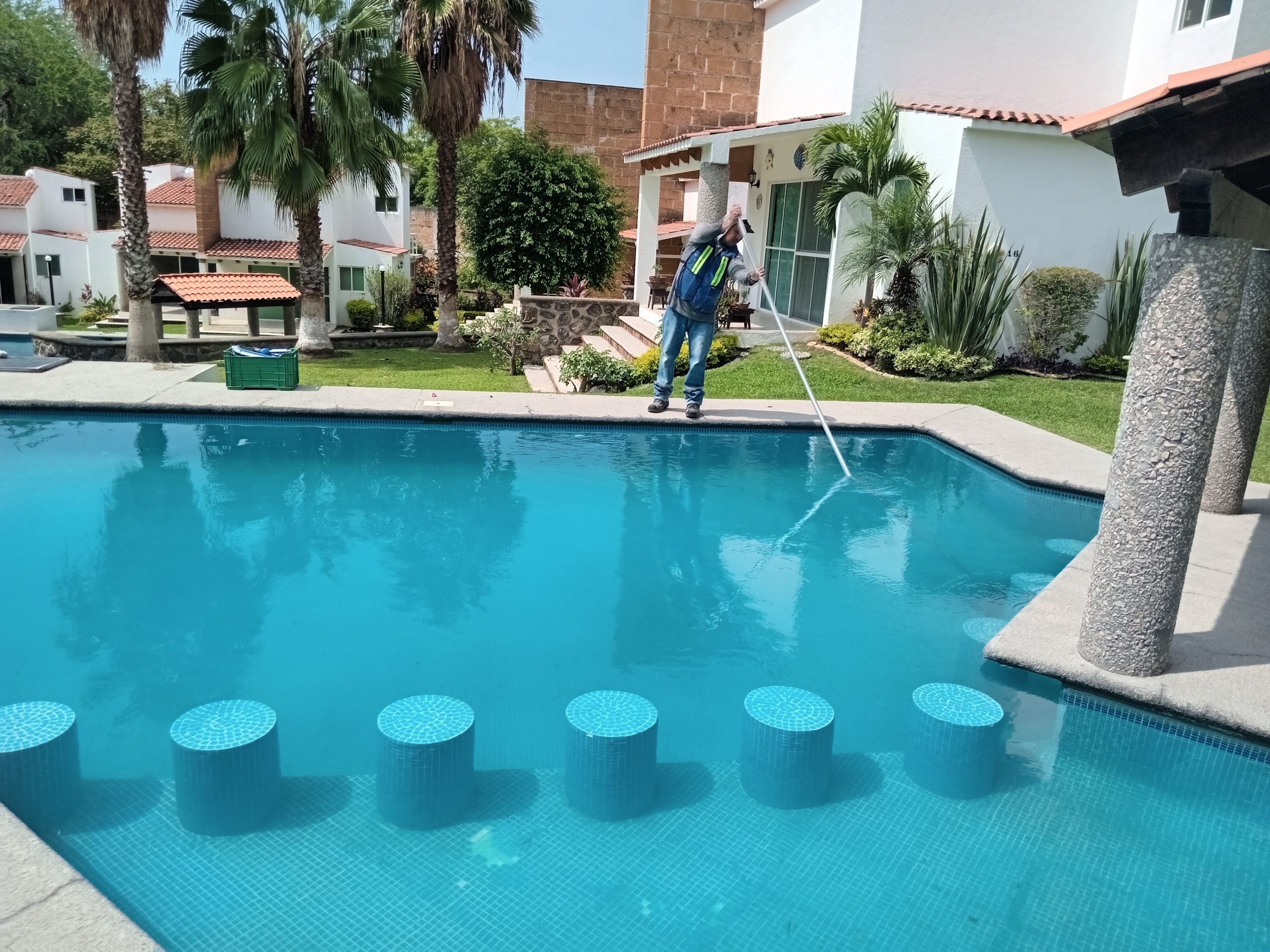 Servicio de mantenimiento y limpieza de albercas